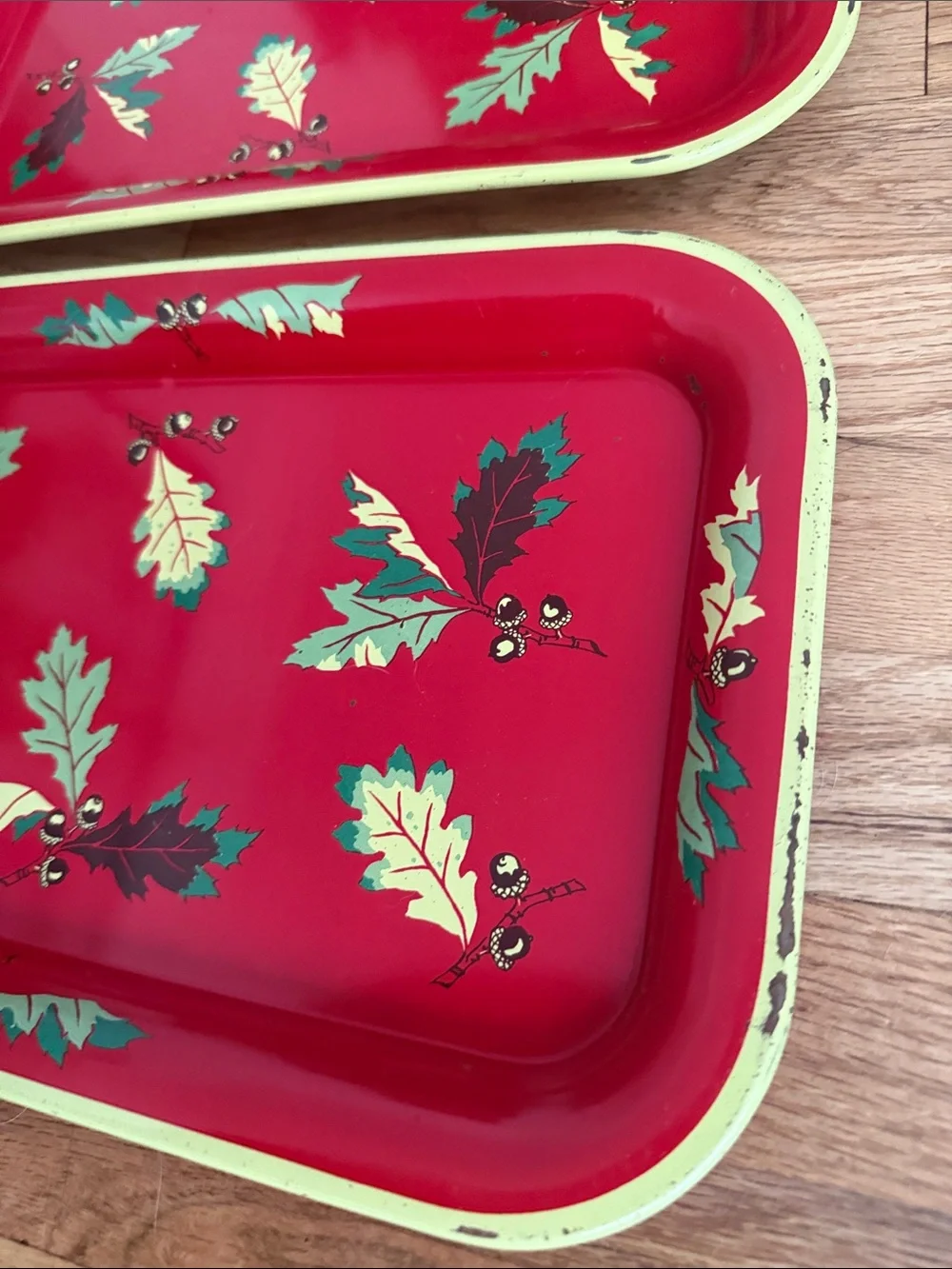 4 Vintage Red Decorative Serving Tray with Green Leaf Motif